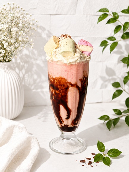 Qulupnayli milkshake