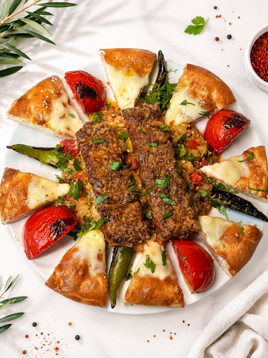 Achchiq ezme bilan kabob